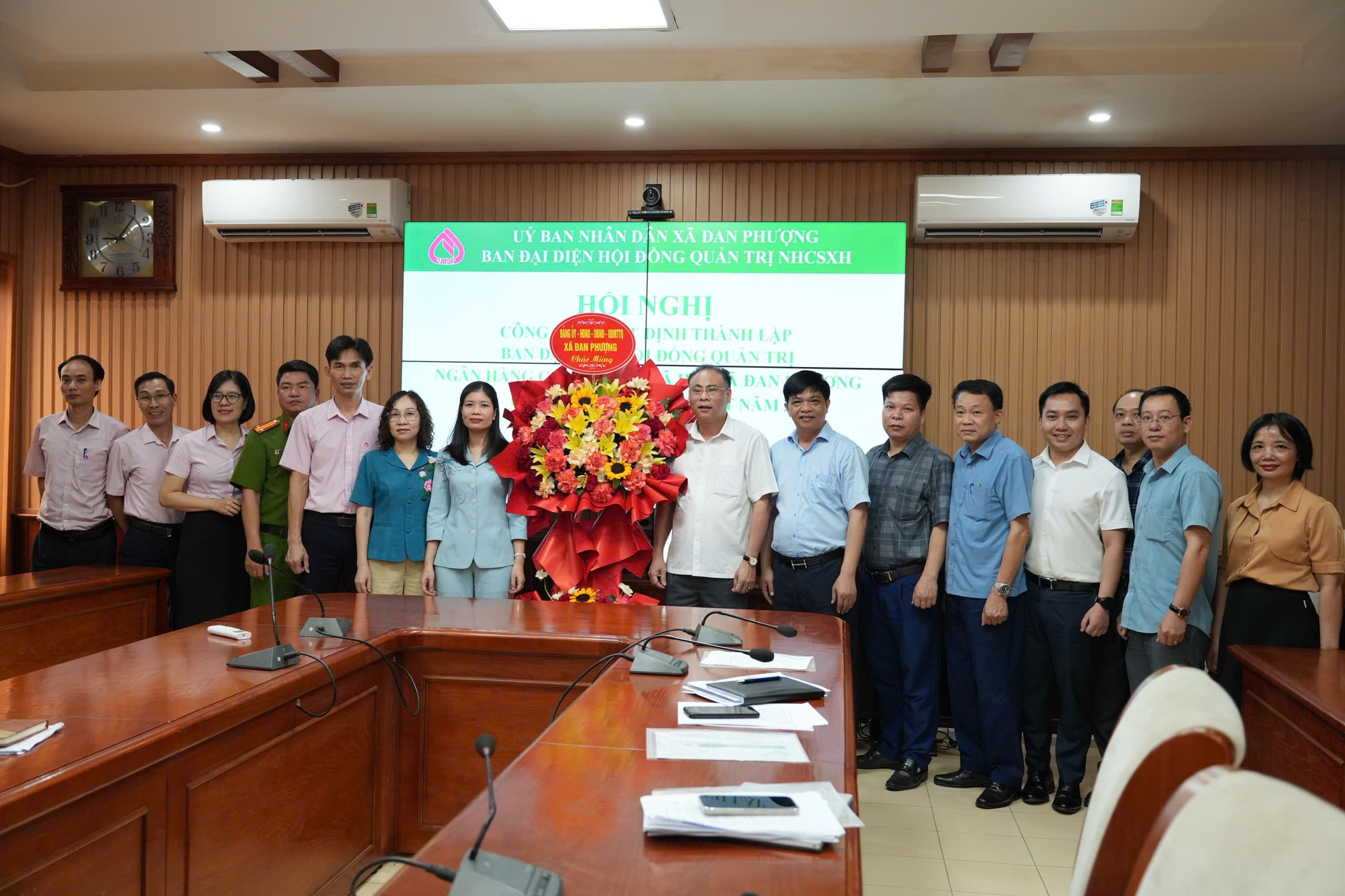 Công bố quyết định thành lập Ban đại diện Hội đồng quản trị Ngân hàng chính sách xã hội xã Đan Phượng.- Ảnh 4.