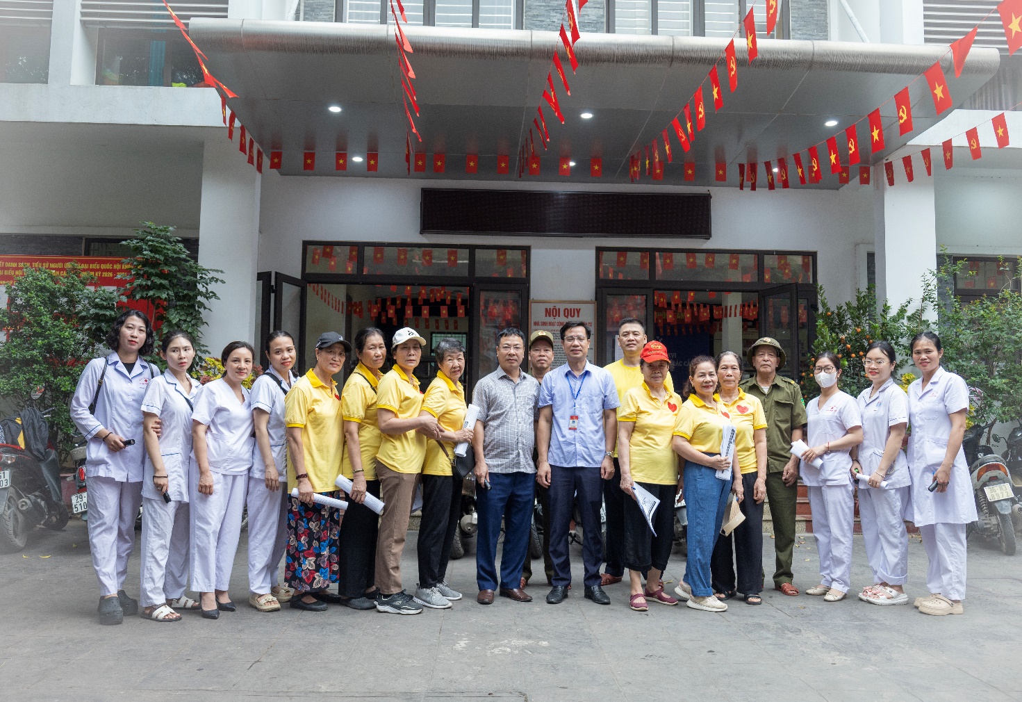 Phường Khương Đình ra quân chiến dịch đợt 1 vệ sinh môi trường – diệt bọ gậy phòng, chống sốt xuất huyết năm 2026- Ảnh 1.