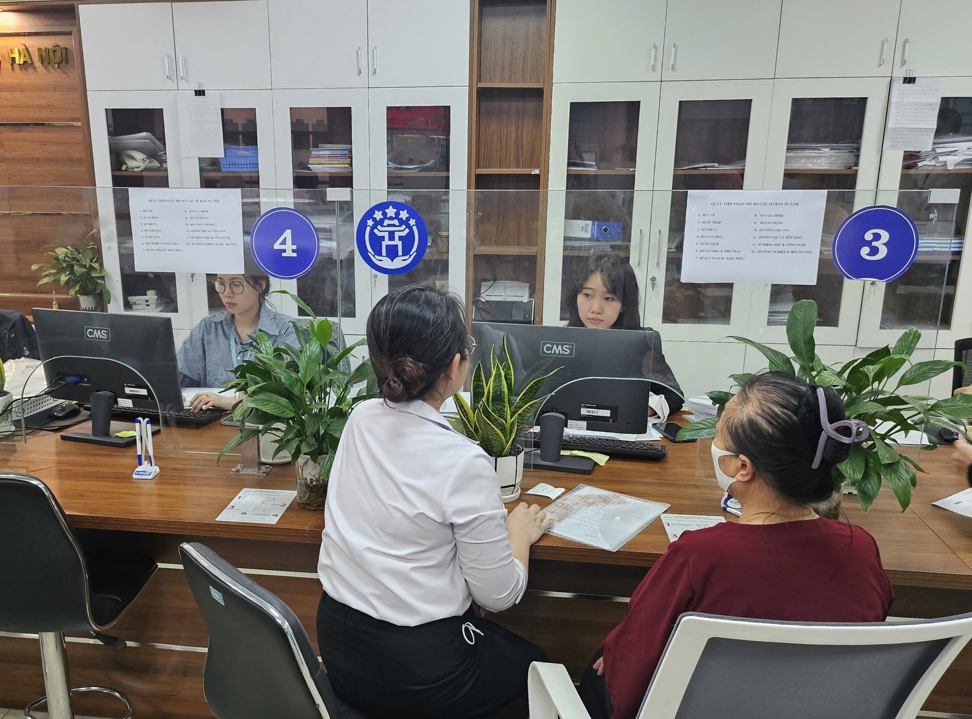 Tiếp nhận hồ sơ theo hình thức trực tuyến đối với 12 thủ tục hành chính, dịch vụ công- Ảnh 1.