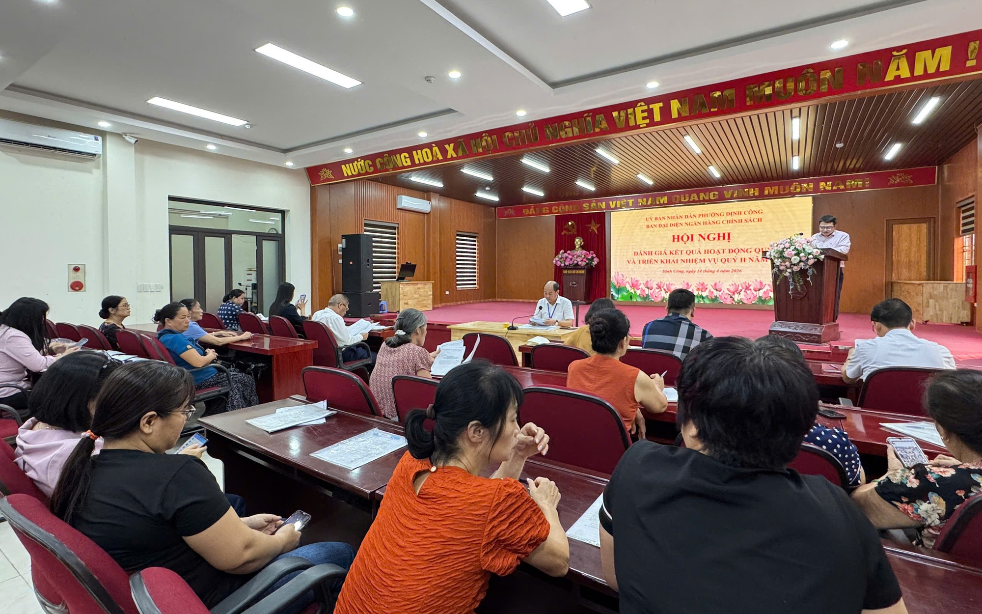 Ban Đại diện Hội đồng quản trị Ngân hàng chính sách xã hội Phường Định Công đánh giá kết quả hoạt động quý I và triển khai nhiệm vụ quý II năm 2026