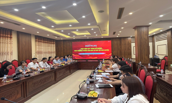 PHÚ XUYÊN THỰC HIỆN QUY TRÌNH BỔ NHIỆM PHÓ TRƯỞNG PHÒNG VĂN HÓA – XÃ HỘI VÀ PHÓ TRƯỞNG PHÒNG KINH TẾ XÃ- Ảnh 4.