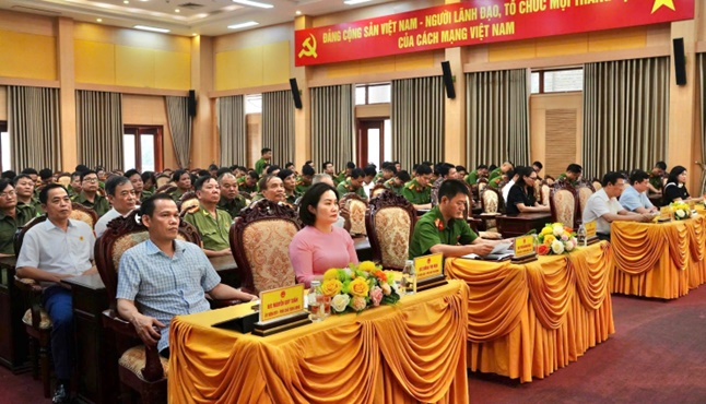 Công an xã Hoài Đức có 77 cá nhân được khen thưởng nhân kỷ niệm 80 năm truyền thống của lực lượng Tham mưu, An ninh, Hình sự, QLHC về TTXH và Tài chính Công an nhân dân- Ảnh 2.