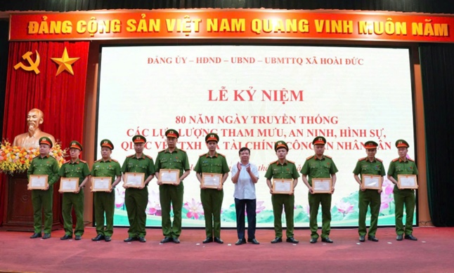 Công an xã Hoài Đức có 77 cá nhân được khen thưởng nhân kỷ niệm 80 năm truyền thống của lực lượng Tham mưu, An ninh, Hình sự, QLHC về TTXH và Tài chính Công an nhân dân- Ảnh 9.