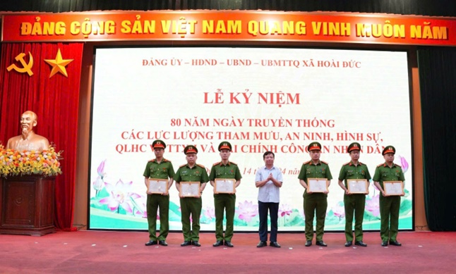 Công an xã Hoài Đức có 77 cá nhân được khen thưởng nhân kỷ niệm 80 năm truyền thống của lực lượng Tham mưu, An ninh, Hình sự, QLHC về TTXH và Tài chính Công an nhân dân- Ảnh 10.