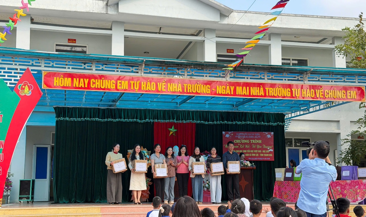 Cô giáo tâm huyết với hoạt động thanh thiếu nhi và công tác thiện nguyện- Ảnh 6.