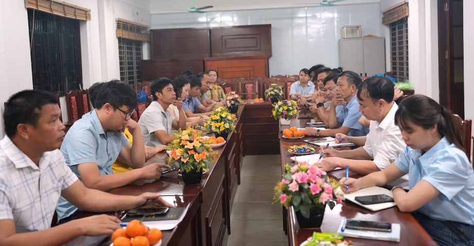 TRUNG TÂM DỊCH VỤ TỔNG HỢP XÃ KIM ANH CÔNG BỐ CÁC QUYẾT ĐỊNH THÀNH LẬP PHÒNG CHỨC NĂNG VÀ LÃNH ĐẠO CÁC PHÒNG- Ảnh 5.