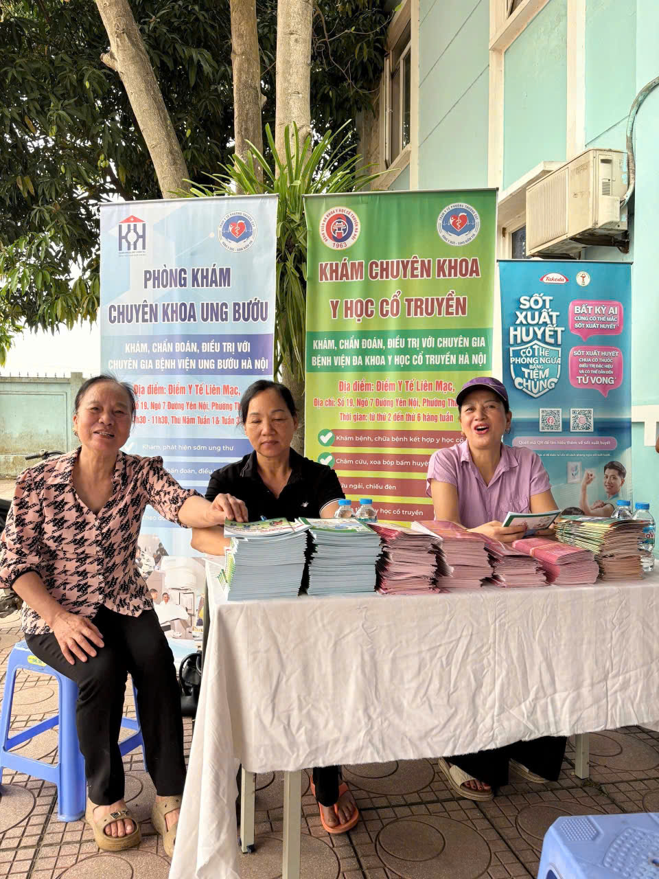 Phường Thượng Cát tổ chức khám sức khỏe miễn phí- Ảnh 1.