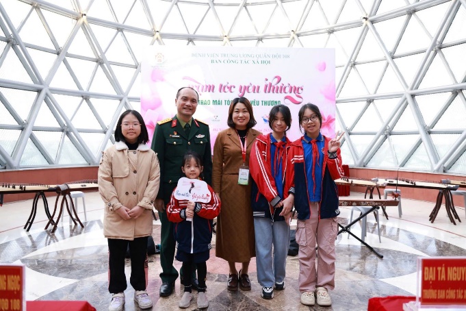 Nhà giáo Hoàng Thị Kim Dung - Người “thuyền trưởng” tâm huyết, sáng tạo và giàu lòng nhân ái của trường Tiểu học Đồng Nhân.- Ảnh 9.