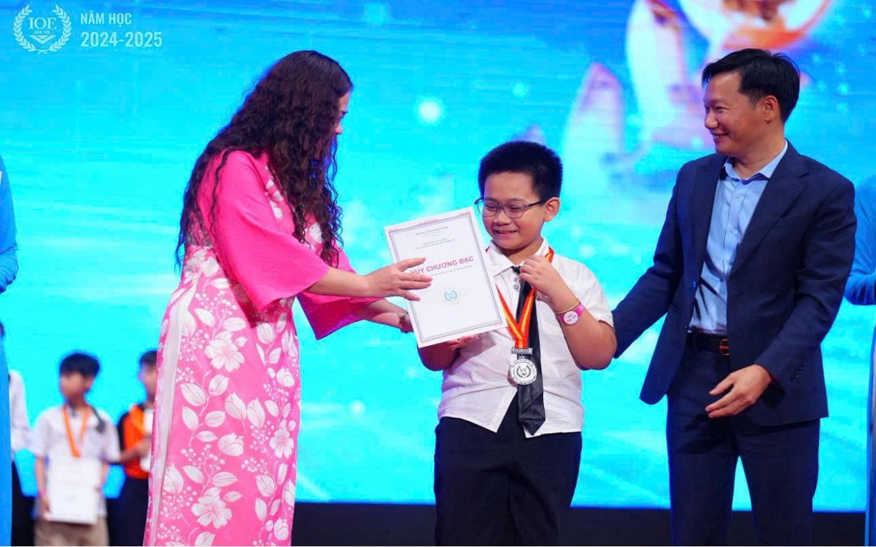 PHẠM KHÁNH MINH - TẤM GƯƠNG SÁNG TRONG PHONG TRÀO "NGƯỜI TỐT – VIỆC TỐT" CỦA MÁI TRƯỜNG TIỂU HỌC THỊNH LIỆT- Ảnh 2.