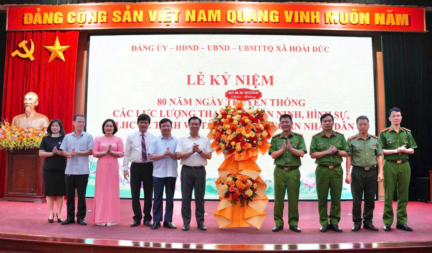 Công an xã Hoài Đức có 77 cá nhân được khen thưởng nhân kỷ niệm 80 năm truyền thống của lực lượng Tham mưu, An ninh, Hình sự, QLHC về TTXH và Tài chính Công an nhân dân- Ảnh 3.