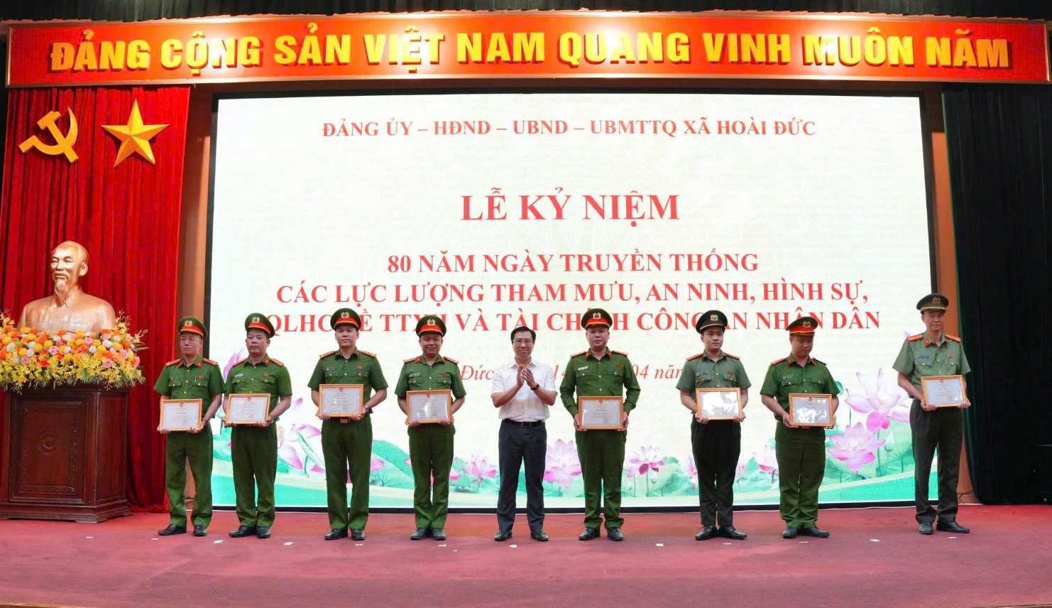 Công an xã Hoài Đức có 77 cá nhân được khen thưởng nhân kỷ niệm 80 năm truyền thống của lực lượng Tham mưu, An ninh, Hình sự, QLHC về TTXH và Tài chính Công an nhân dân- Ảnh 8.