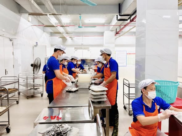 TRẠM Y TẾ PHƯỜNG KIM LIÊN TĂNG CƯỜNG KIỂM TRA, NÂNG CAO CHẤT LƯỢNG Y TẾ TRƯỜNG HỌC, ĐẢM BẢO AN TOÀN THỰC PHẨM- Ảnh 2.