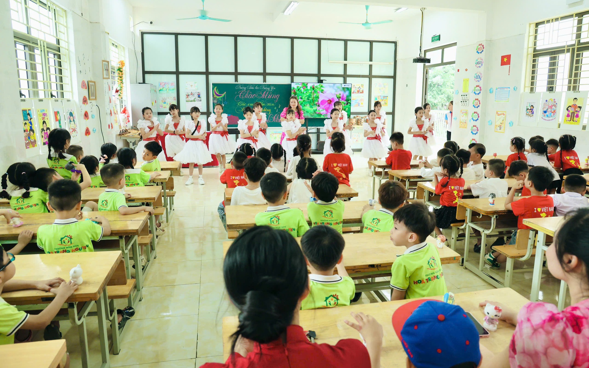 Tin truyền hình: Trường Tiểu học Trường Yên tổ chức Ngày hội đón học sinh mầm non đến trải nghiệm