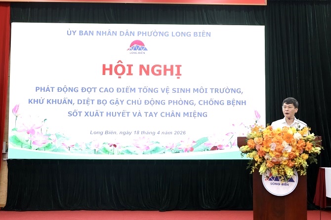 Phường Long Biên phát động cao điểm tổng vệ sinh môi trường phòng, chống bệnh sốt xuất huyết và tay chân miệng- Ảnh 1.
