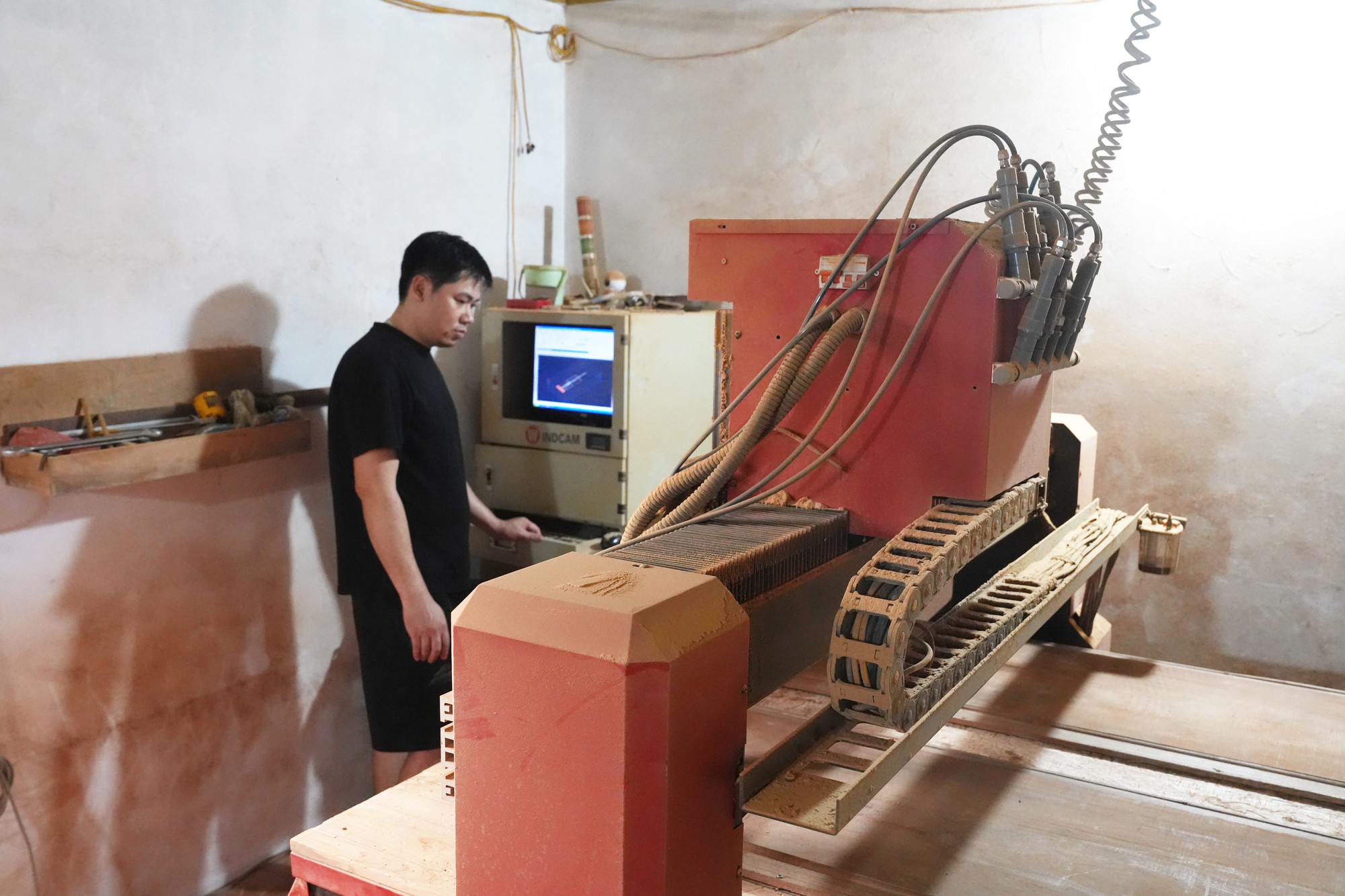 Làng nghề mộc Thượng Mạo tìm lối đi bền vững giữa nhịp sống số- Ảnh 4.