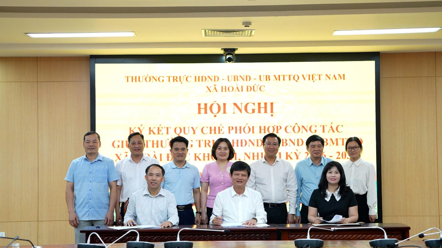 Hoài Đức tổ chức ký kết Quy chế phối hợp công tác giữa Thường trực HĐND, UBND và Ủy ban MTTQ xã và thống nhất chương trình các kỳ họp thứ Hai, thứ Ba HĐND nhiệm kỳ 2026-2031- Ảnh 1.