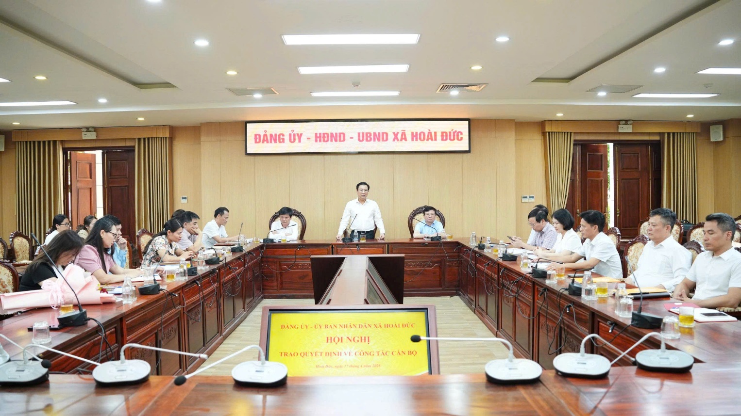 Hoài Đức tổ chức hội nghị trao quyết định về công tác cán bộ- Ảnh 2.