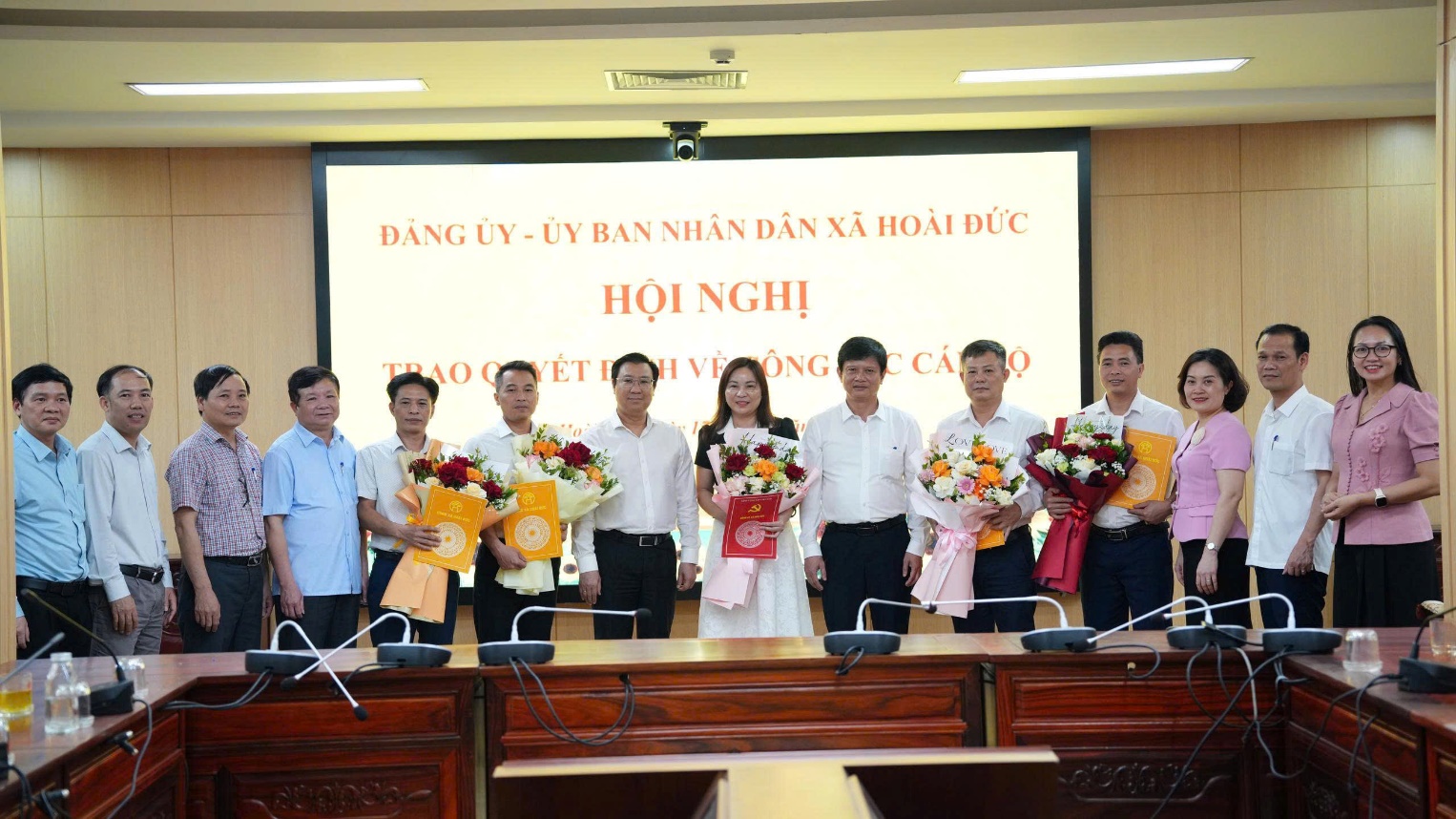 Hoài Đức tổ chức hội nghị trao quyết định về công tác cán bộ- Ảnh 5.