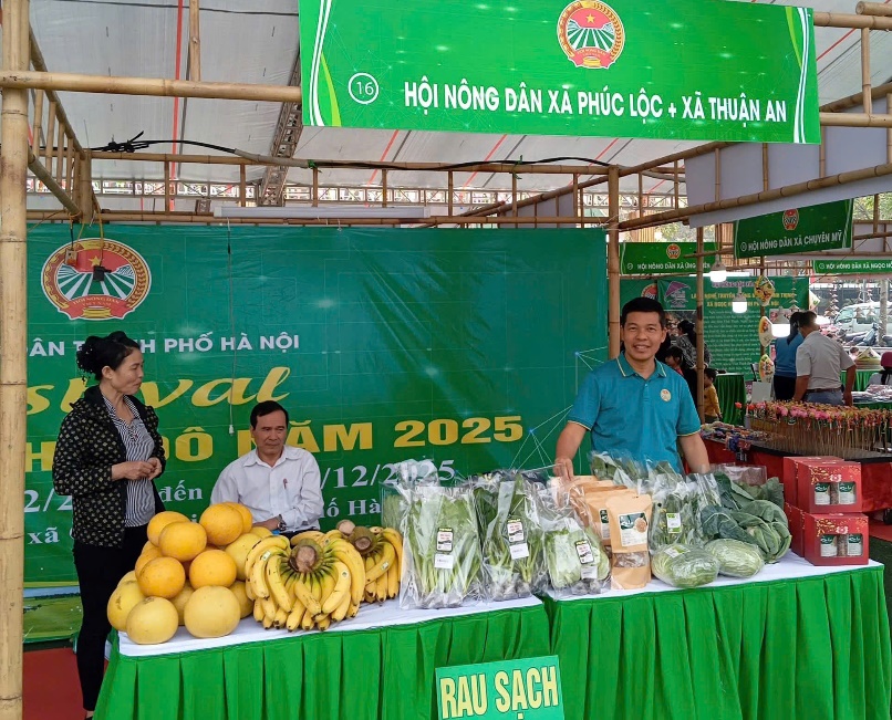 A group of people standing behind a table with fruits  AI-generated content may be incorrect.