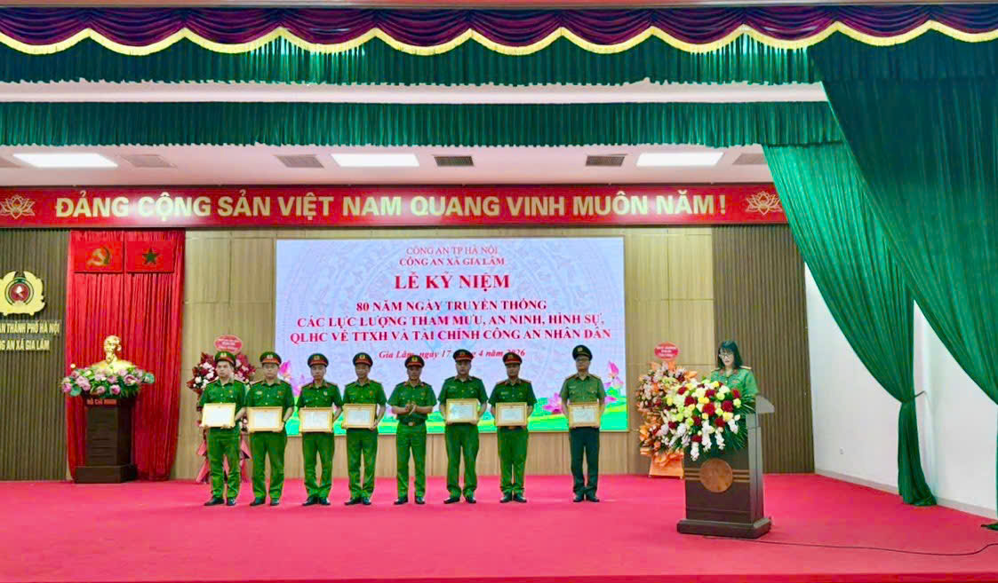 CÔNG AN XÃ GIA LÂM TỔ CHỨC LỄ KỶ NIỆM 80 NĂM NGÀY TRUYỀN THỐNG LỰC LƯỢNG THAM MƯU, AN NINH HÌNH SỰ, QUẢN LÝ HÀNH CHÍNH VÀ TÀI CHÍNH CÔNG AN NHÂN DÂN- Ảnh 5.