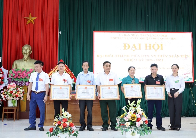 C:\Users\Admin\Desktop\dh htx txt\khen 1.JPG