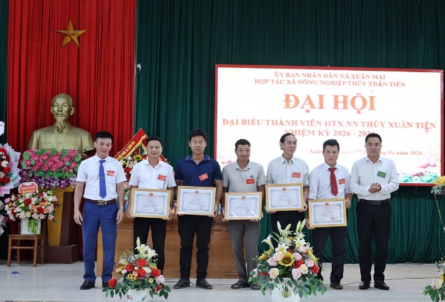 C:\Users\Admin\Desktop\dh htx txt\khen 2.JPG