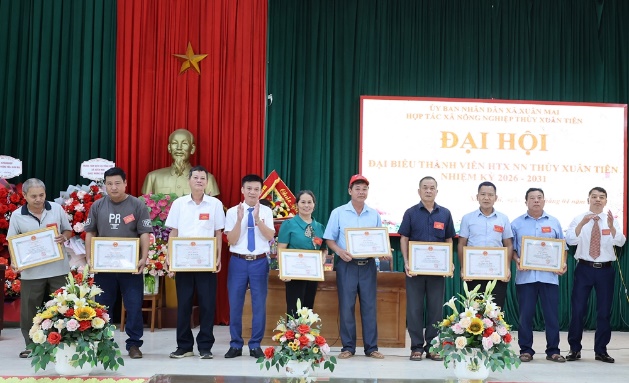 C:\Users\Admin\Desktop\dh htx txt\khen 3.JPG