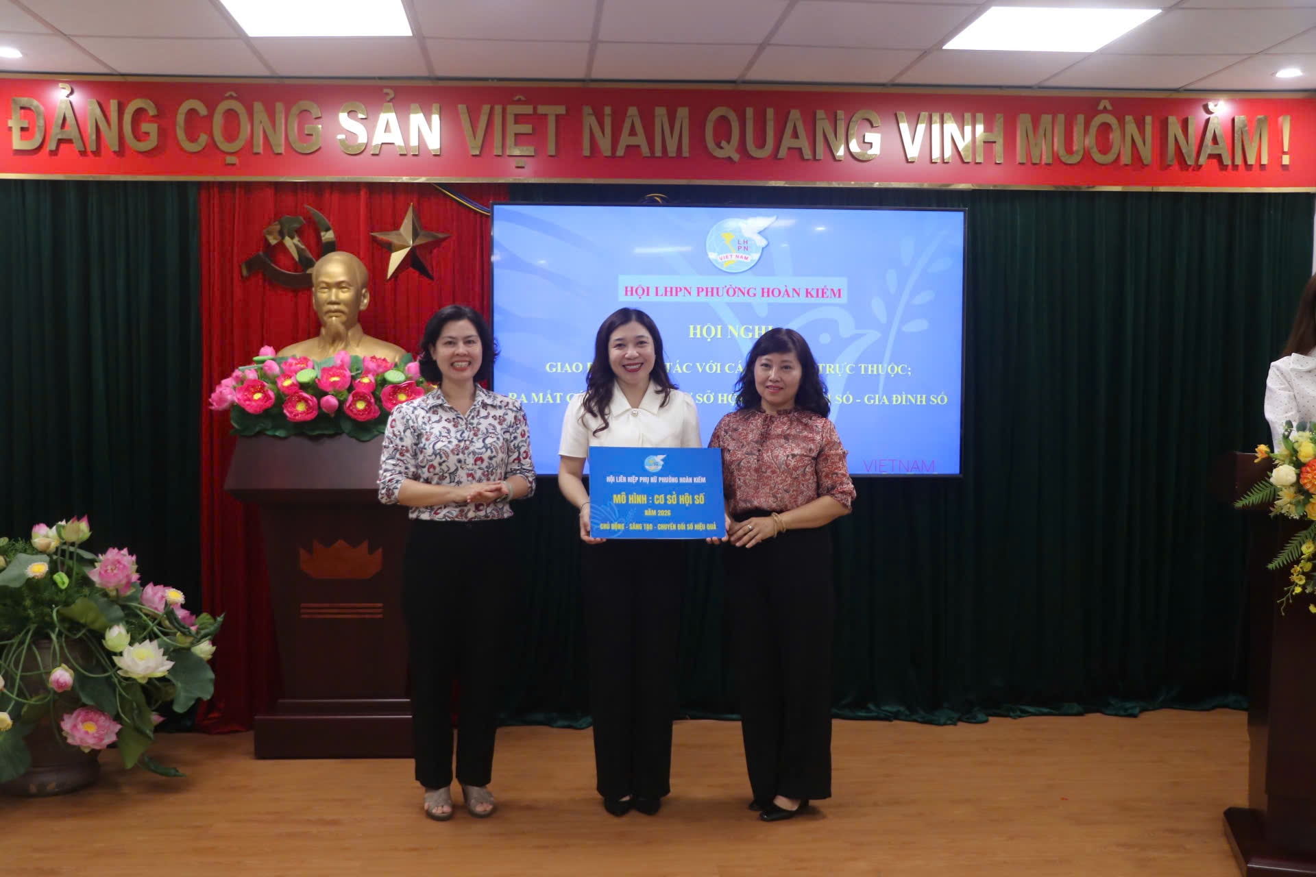 Phụ nữ Hoàn Kiếm tiên phong chuyển đổi số- Ảnh 2.