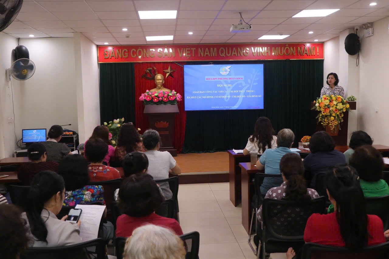 Phụ nữ Hoàn Kiếm tiên phong chuyển đổi số- Ảnh 1.