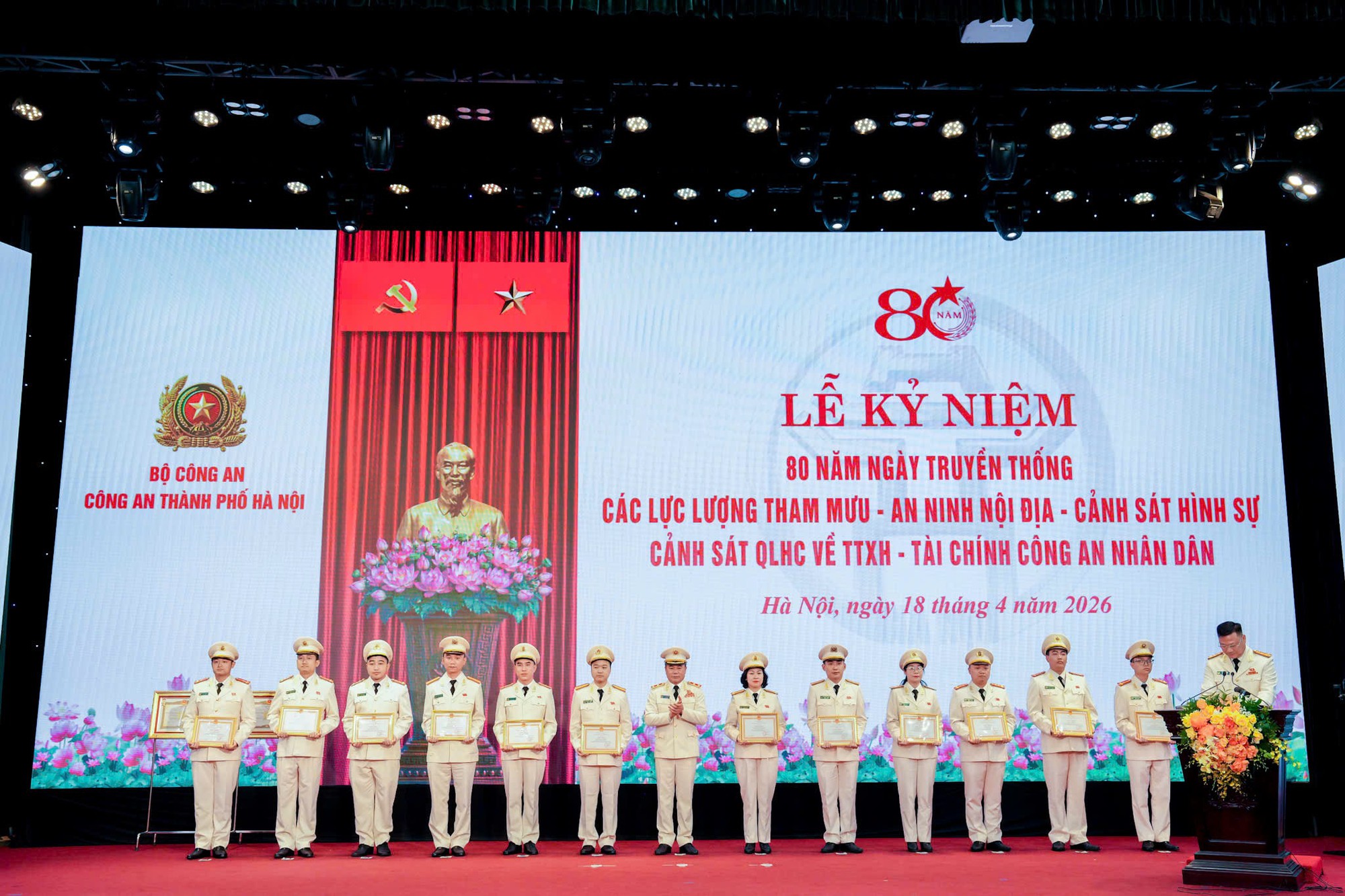 Bí thư Thành ủy Trần Đức Thắng: Lan tỏa tinh thần phục vụ nhân dân, xây dựng hình mẫu người chiến sĩ Công an Thủ đô thời kỳ mới- Ảnh 9.