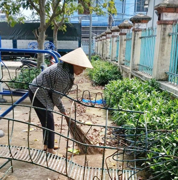 Phụ nữ xã Quảng Bị ra quân “Ngày Chủ nhật xanh”, tăng cường phòng chống sốt xuất huyết- Ảnh 5.