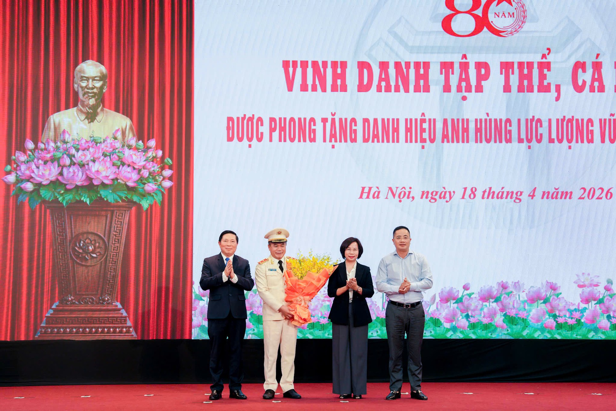 Bí thư Thành ủy Trần Đức Thắng: Lan tỏa tinh thần phục vụ nhân dân, xây dựng hình mẫu người chiến sĩ Công an Thủ đô thời kỳ mới- Ảnh 4.