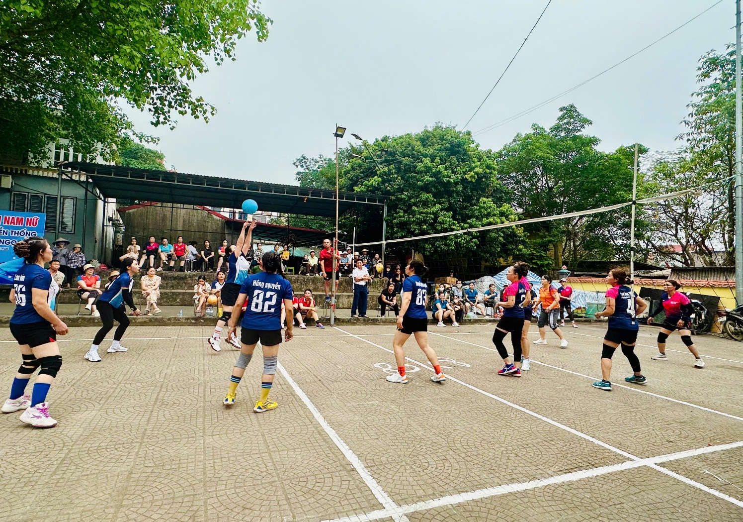 Khai mạc giải bóng chuyền hơi nam nữ, chào mừng lễ hội Đình làng Hữu Văn năm 2026- Ảnh 4.