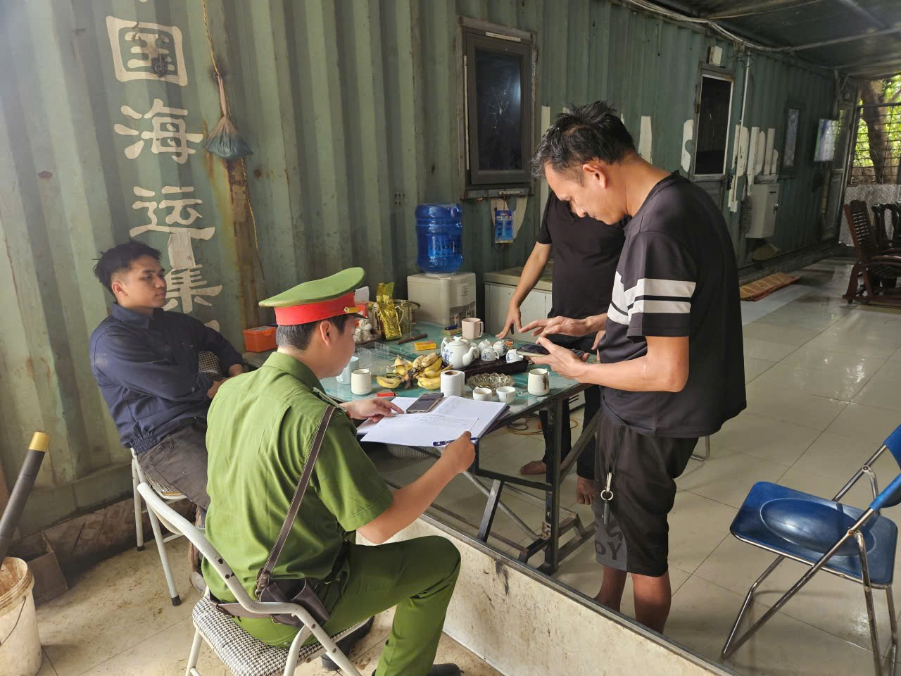 Công an phường Cầu giấy tăng cường rà soát phương tiện ôtô tải tự đổ, xe sơ mi rơ moóc tự đổ- Ảnh 5.