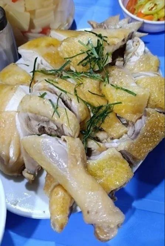 Quán phở gà đồi nổi tiếng ở Hà Nội bị xử phạt- Ảnh 2.