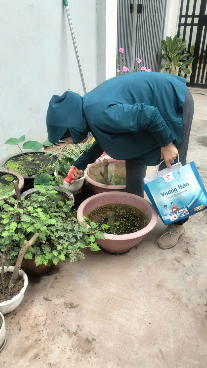 Trạm Y tế phường Yên Nghĩa ra quân tổng vệ sinh môi trường phòng, chống dịch bệnh sốt xuất huyết- Ảnh 1.