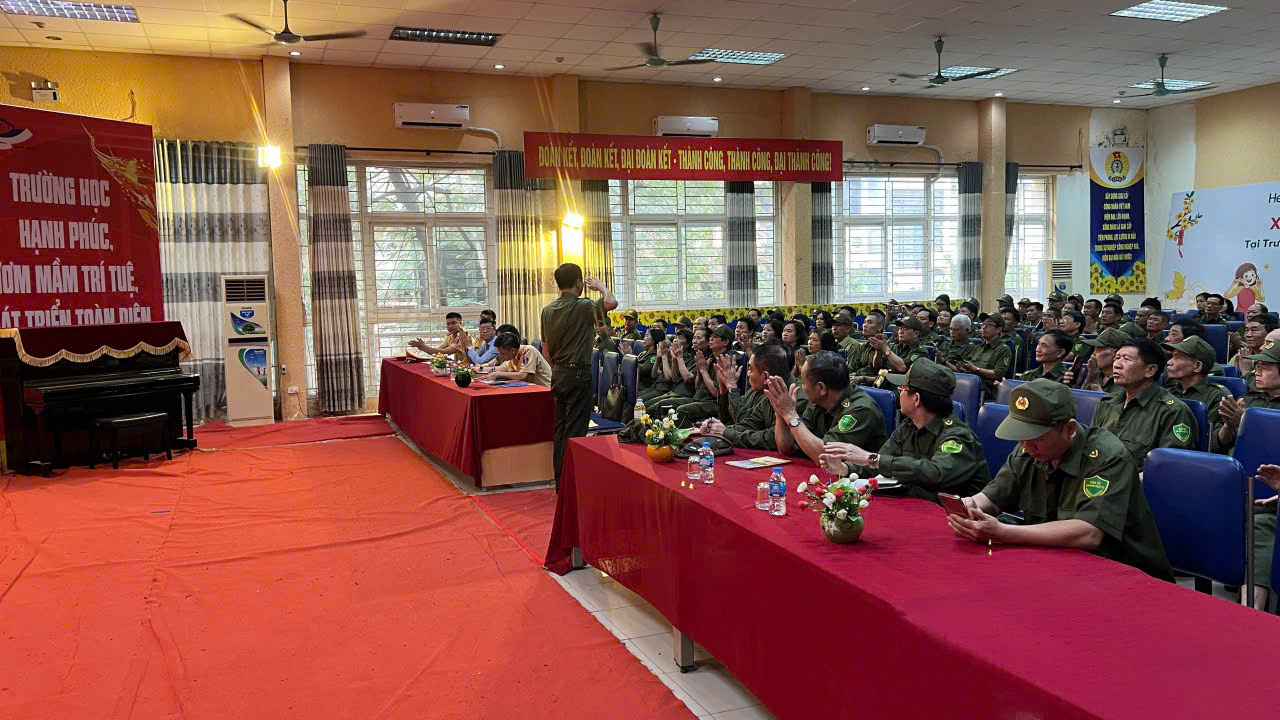 Lễ khai giảng lớp tập huấn kỹ năng điều khiển, phân luồng giao thông và hỗ trợ xử lý các tình huống trong quá trình tham gia bảo đảm trật tự, an toàn giao thông- Ảnh 5.