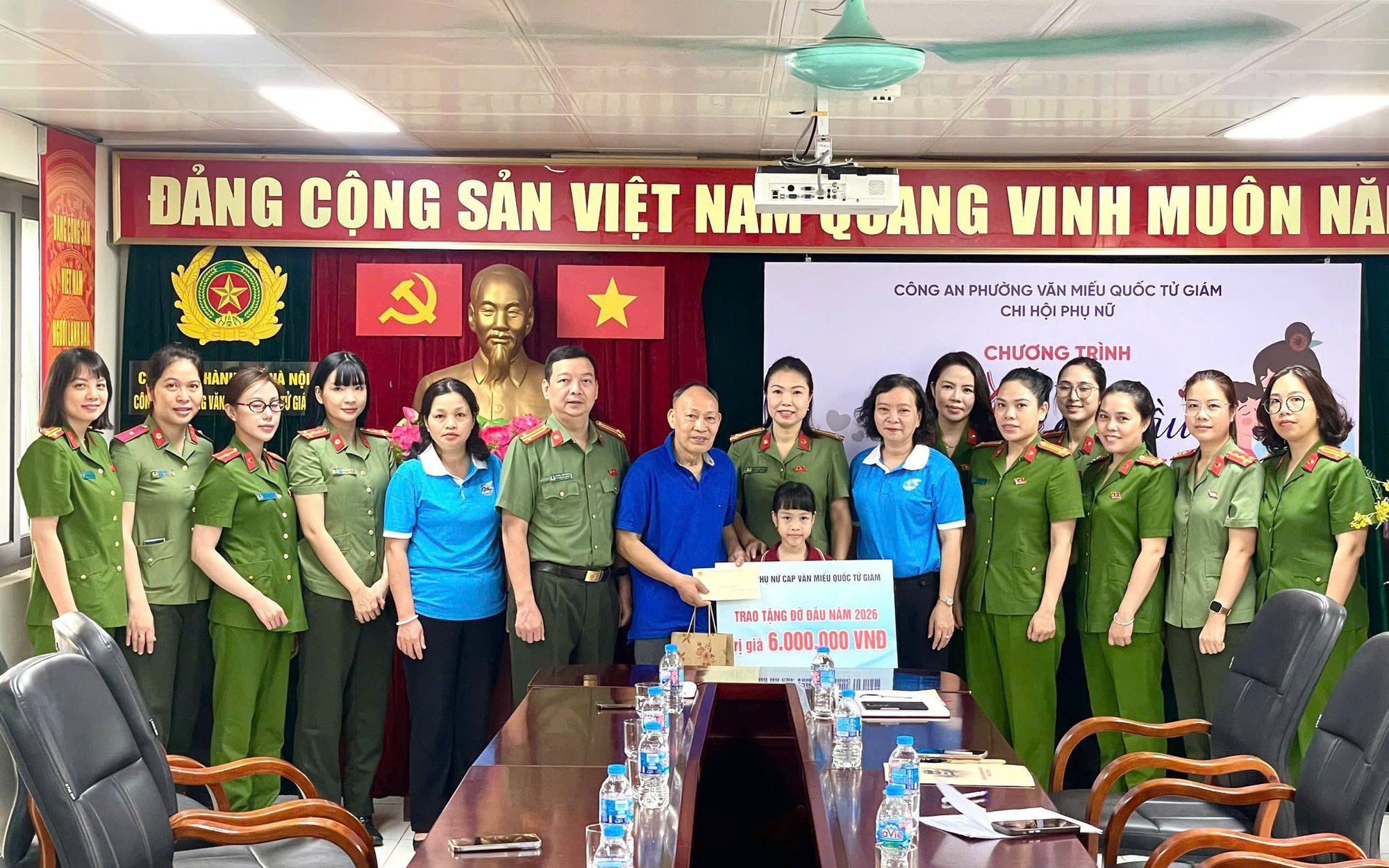 LAN TỎA YÊU THƯƠNG TỪ CHƯƠNG TRÌNH “MẸ ĐỠ ĐẦU” TẠI PHƯỜNG VĂN MIẾU – QUỐC TỬ GIÁM