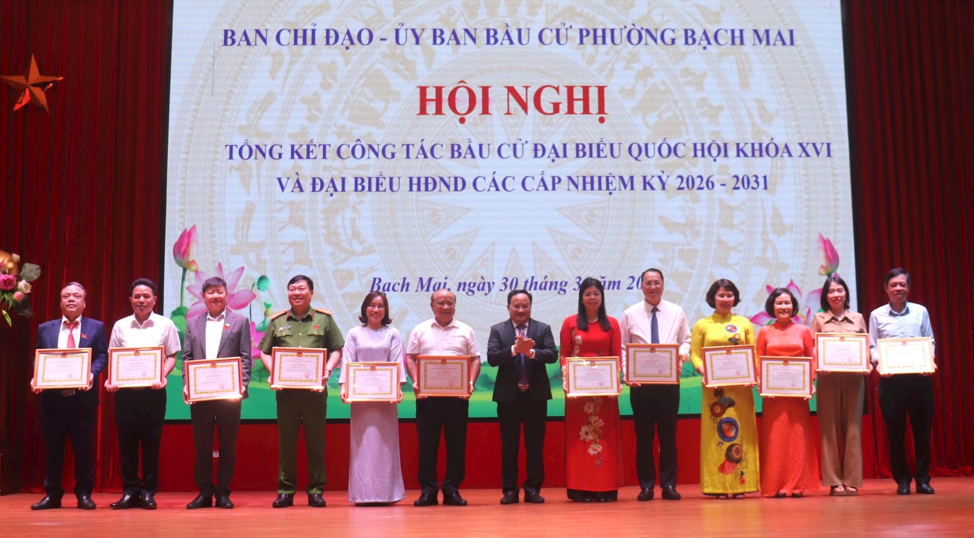 Phường Bạch Mai khen thưởng hàng trăm tập thể, cá nhân trong công tác bầu cử- Ảnh 5.