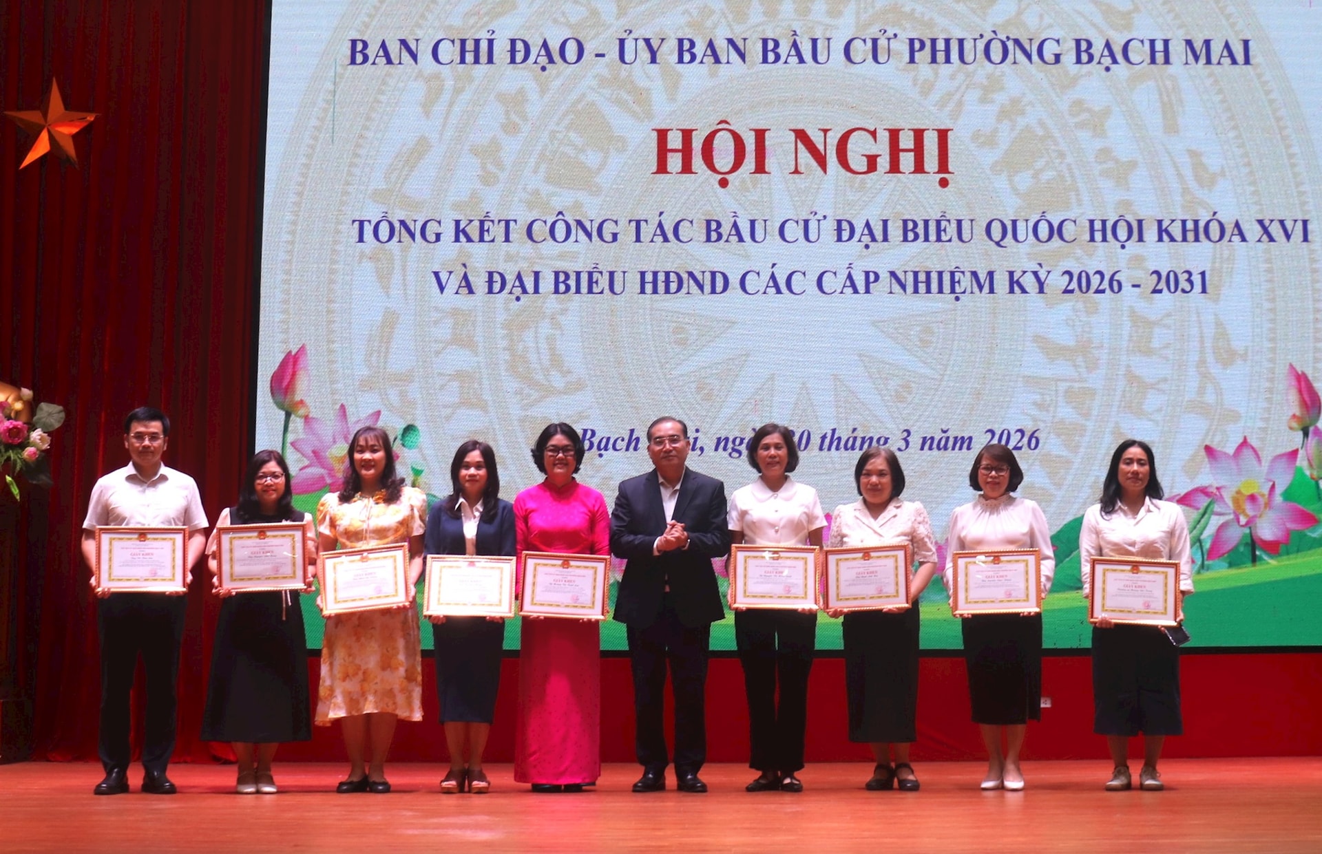 Phường Bạch Mai khen thưởng hàng trăm tập thể, cá nhân trong công tác bầu cử- Ảnh 6.