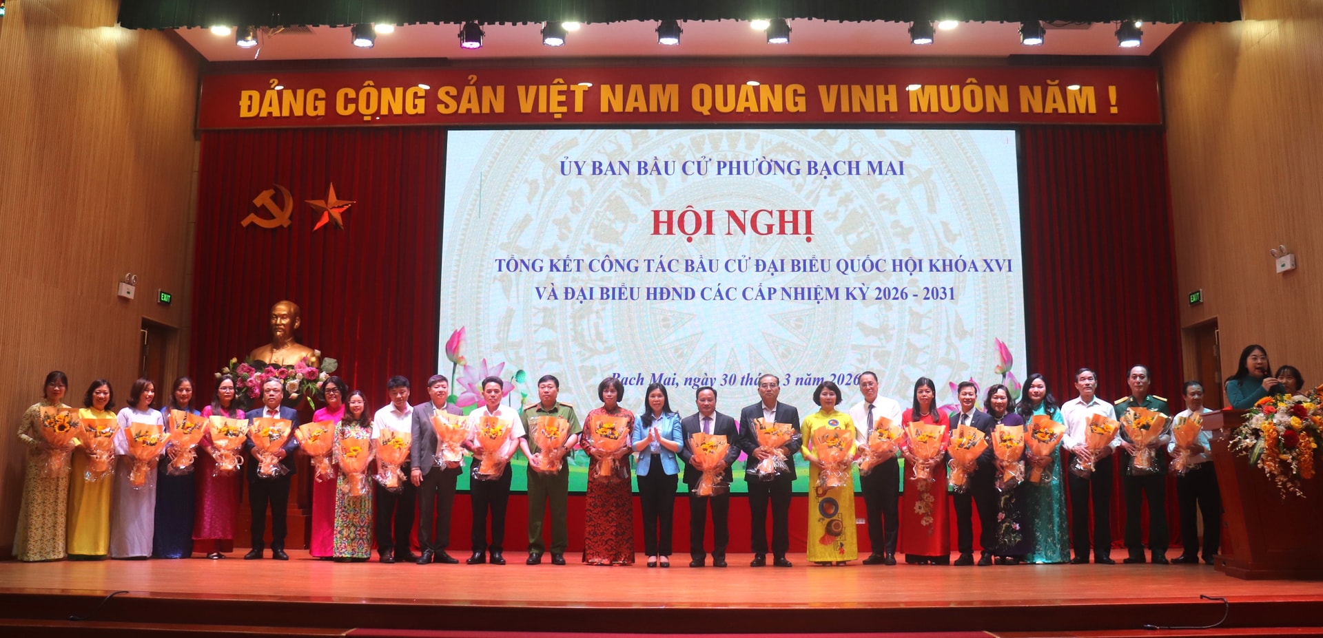 Phường Bạch Mai khen thưởng hàng trăm tập thể, cá nhân trong công tác bầu cử- Ảnh 1.