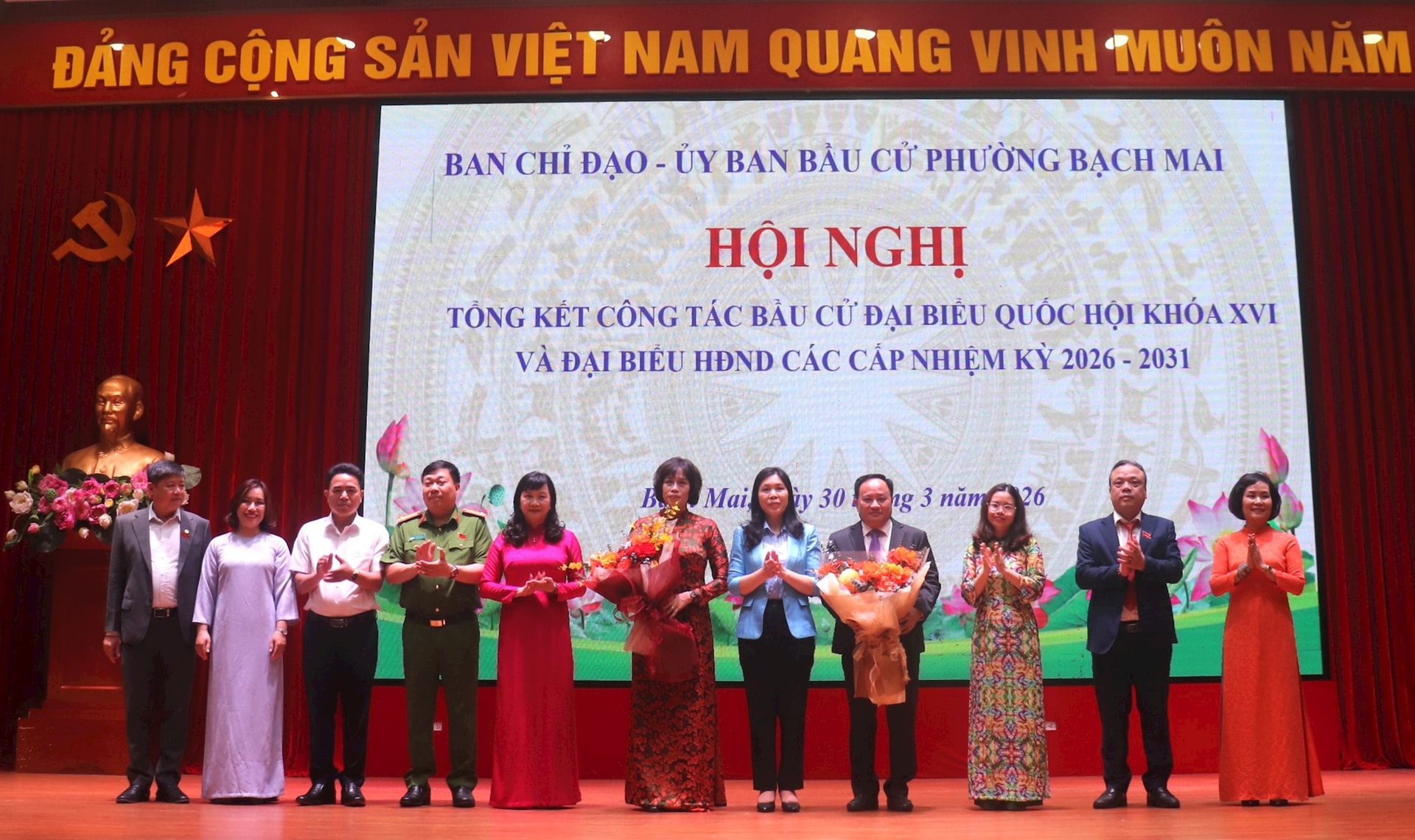 Phường Bạch Mai khen thưởng hàng trăm tập thể, cá nhân trong công tác bầu cử- Ảnh 2.