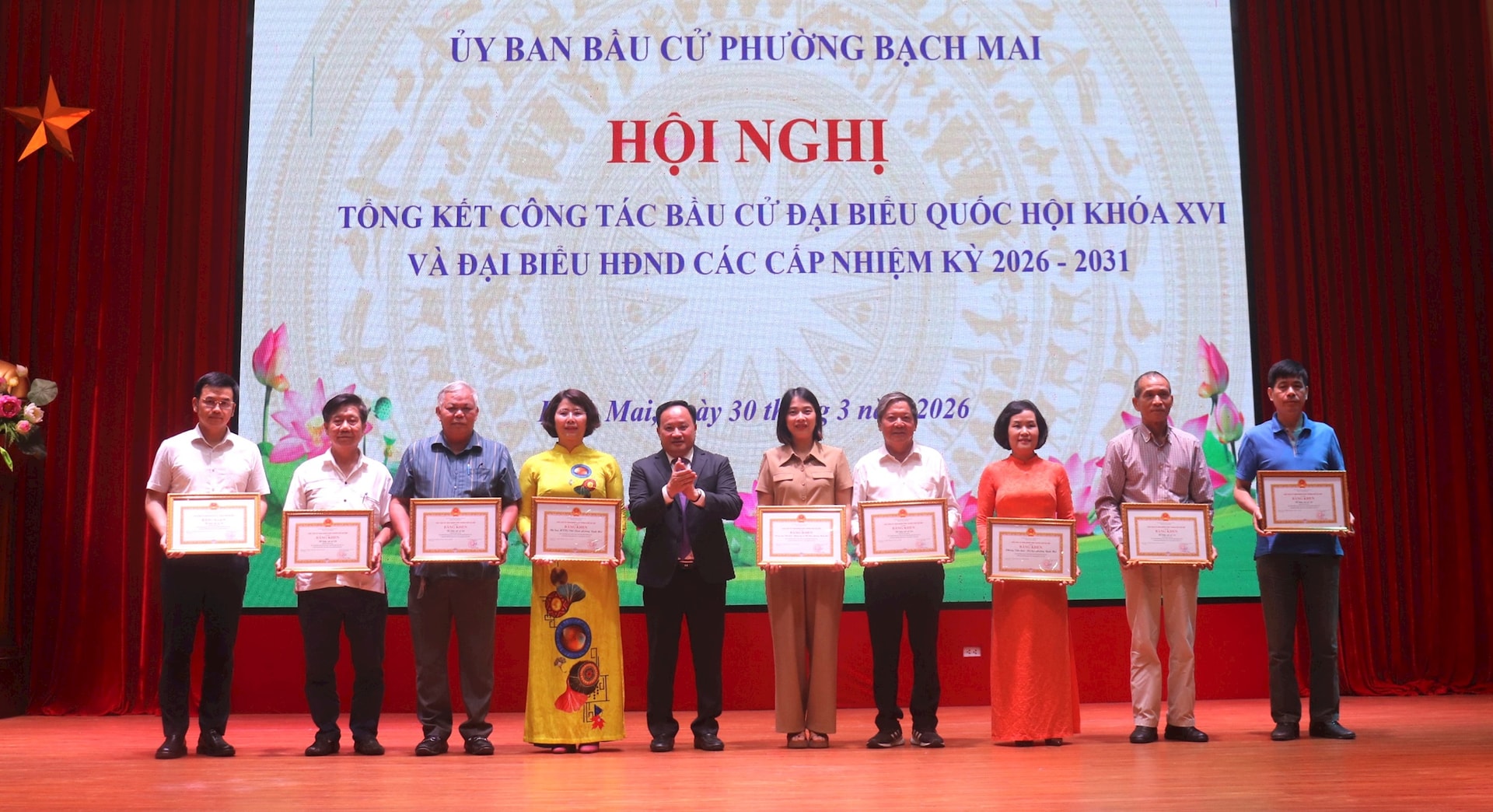 Phường Bạch Mai khen thưởng hàng trăm tập thể, cá nhân trong công tác bầu cử- Ảnh 3.
