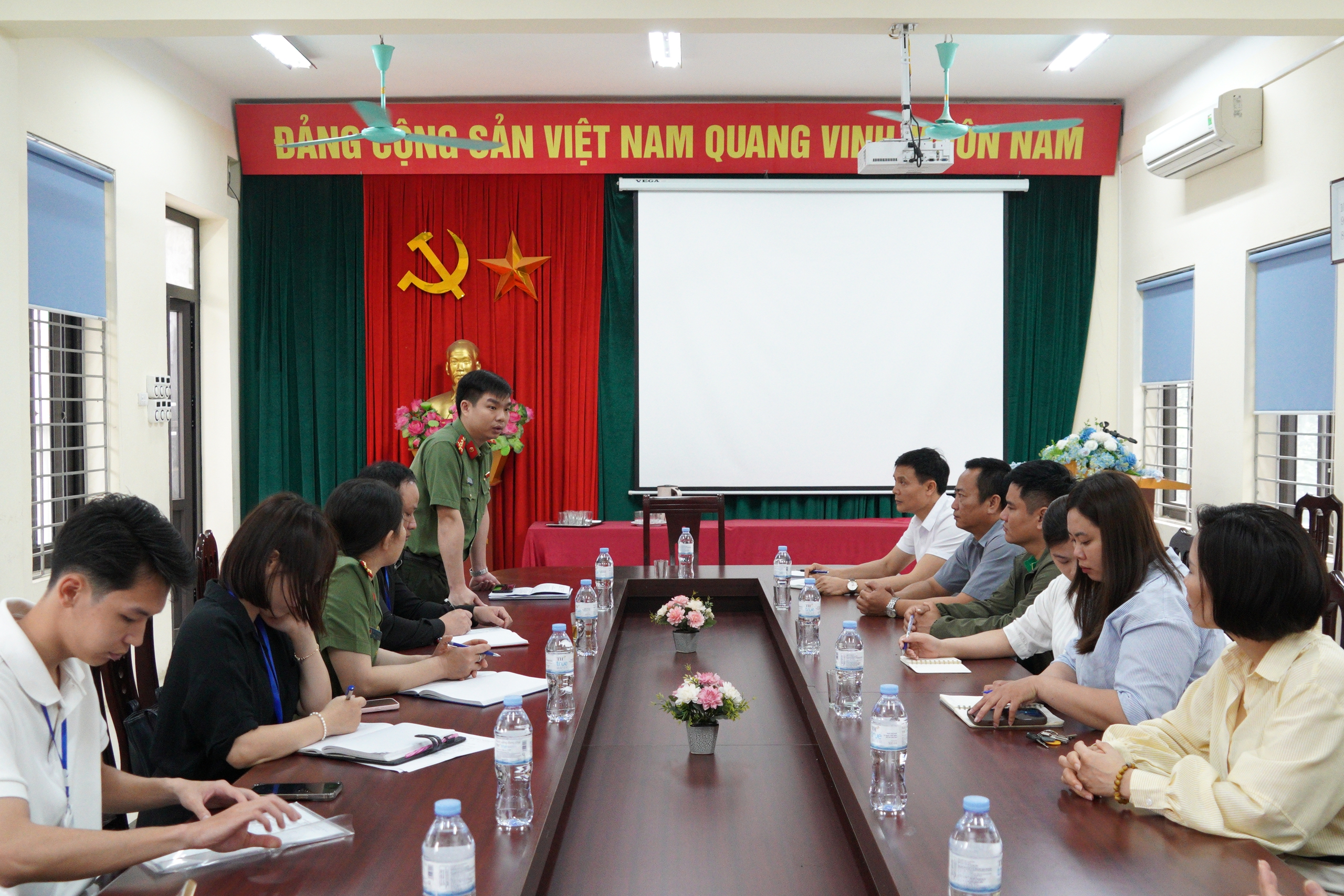 Đoàn liên ngành phường Chương Mỹ kiểm tra an toàn thực phẩm tại trường Tiểu học Phụng Châu và Tiểu học Biên Giang- Ảnh 4.