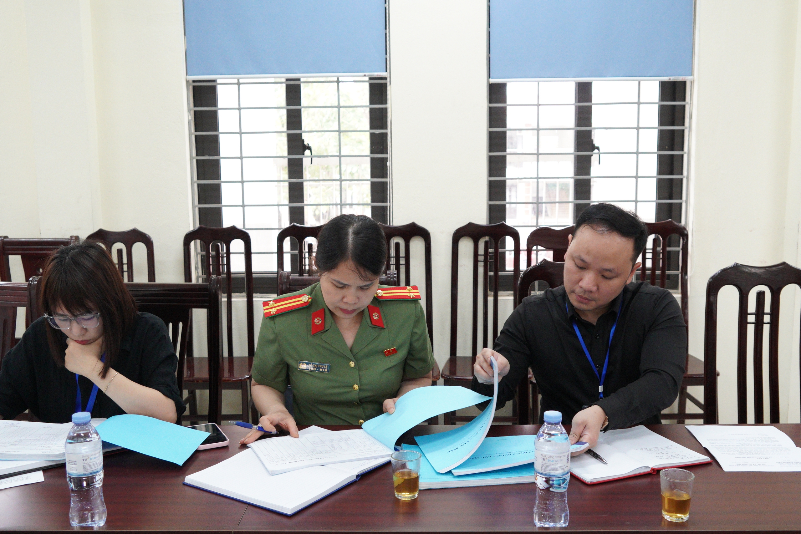 Đoàn liên ngành phường Chương Mỹ kiểm tra an toàn thực phẩm tại trường Tiểu học Phụng Châu và Tiểu học Biên Giang- Ảnh 6.