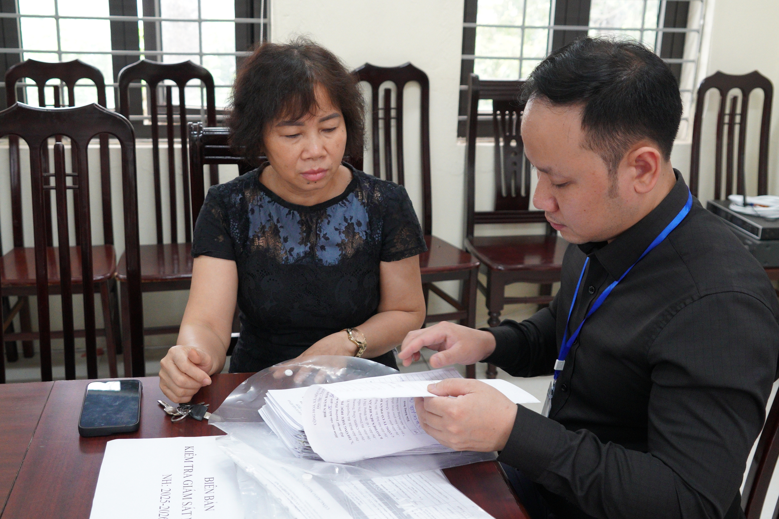 Đoàn liên ngành phường Chương Mỹ kiểm tra an toàn thực phẩm tại trường Tiểu học Phụng Châu và Tiểu học Biên Giang- Ảnh 10.