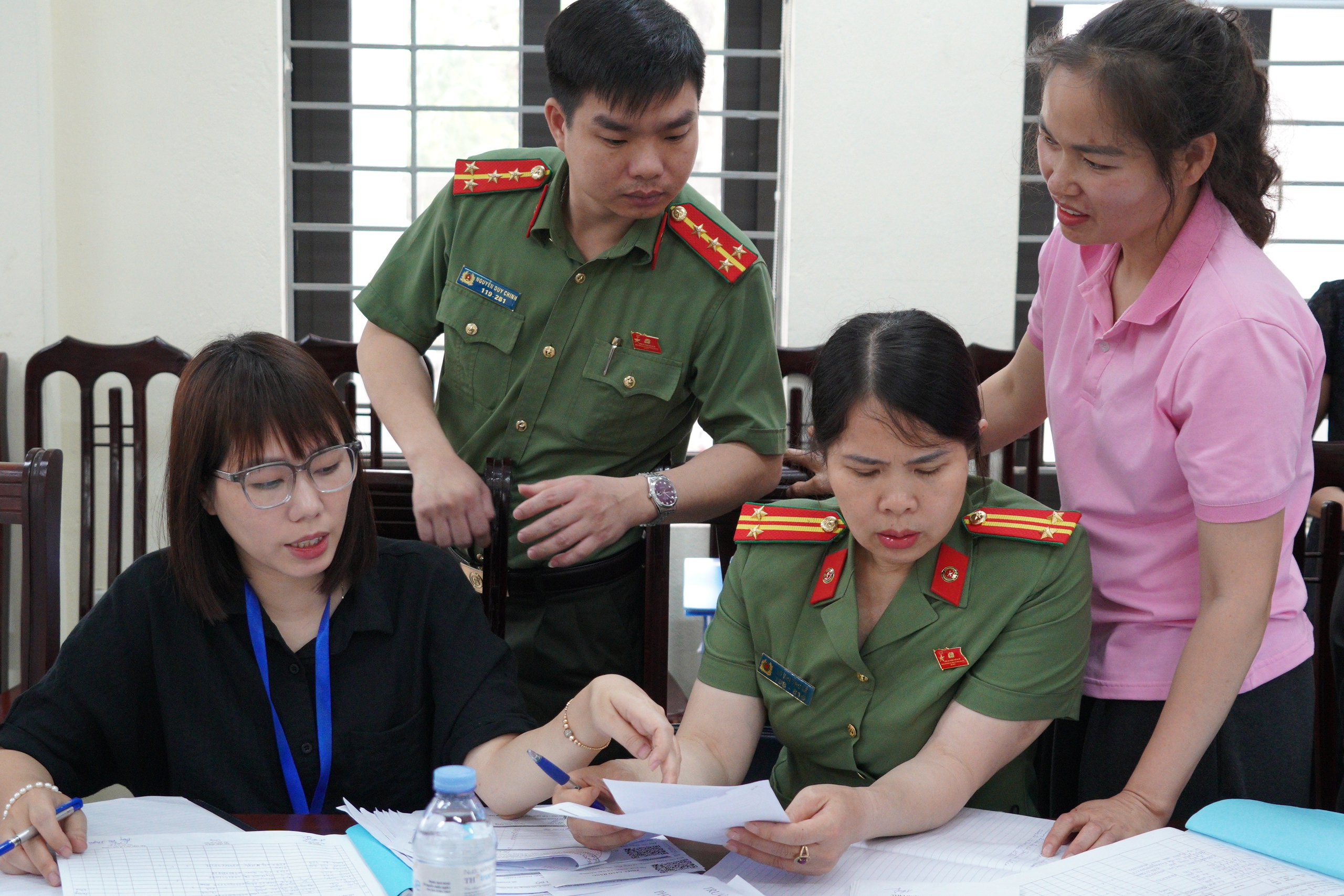 Đoàn liên ngành phường Chương Mỹ kiểm tra an toàn thực phẩm tại trường Tiểu học Phụng Châu và Tiểu học Biên Giang- Ảnh 12.