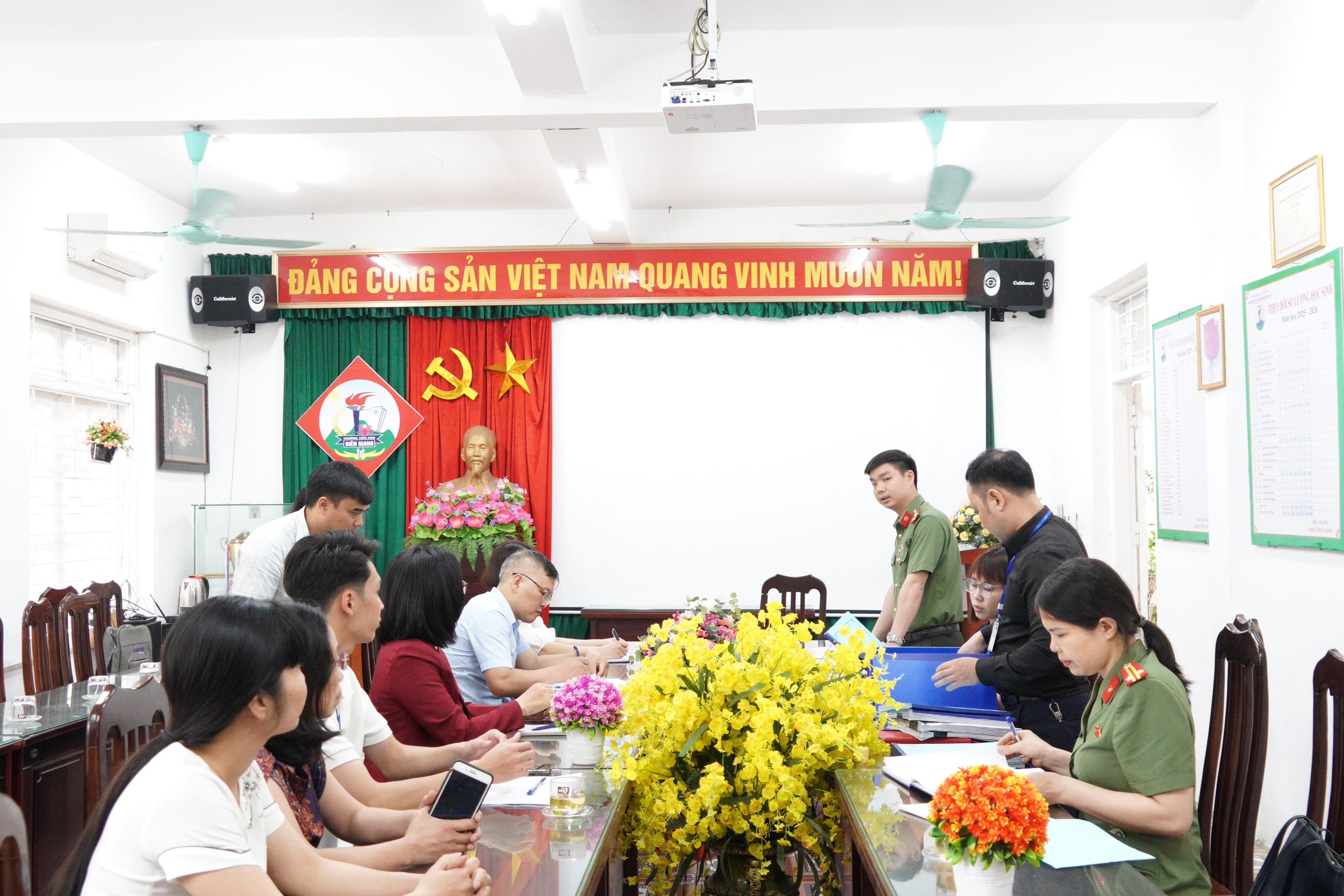 Đoàn liên ngành phường Chương Mỹ kiểm tra an toàn thực phẩm tại trường Tiểu học Phụng Châu và Tiểu học Biên Giang- Ảnh 14.