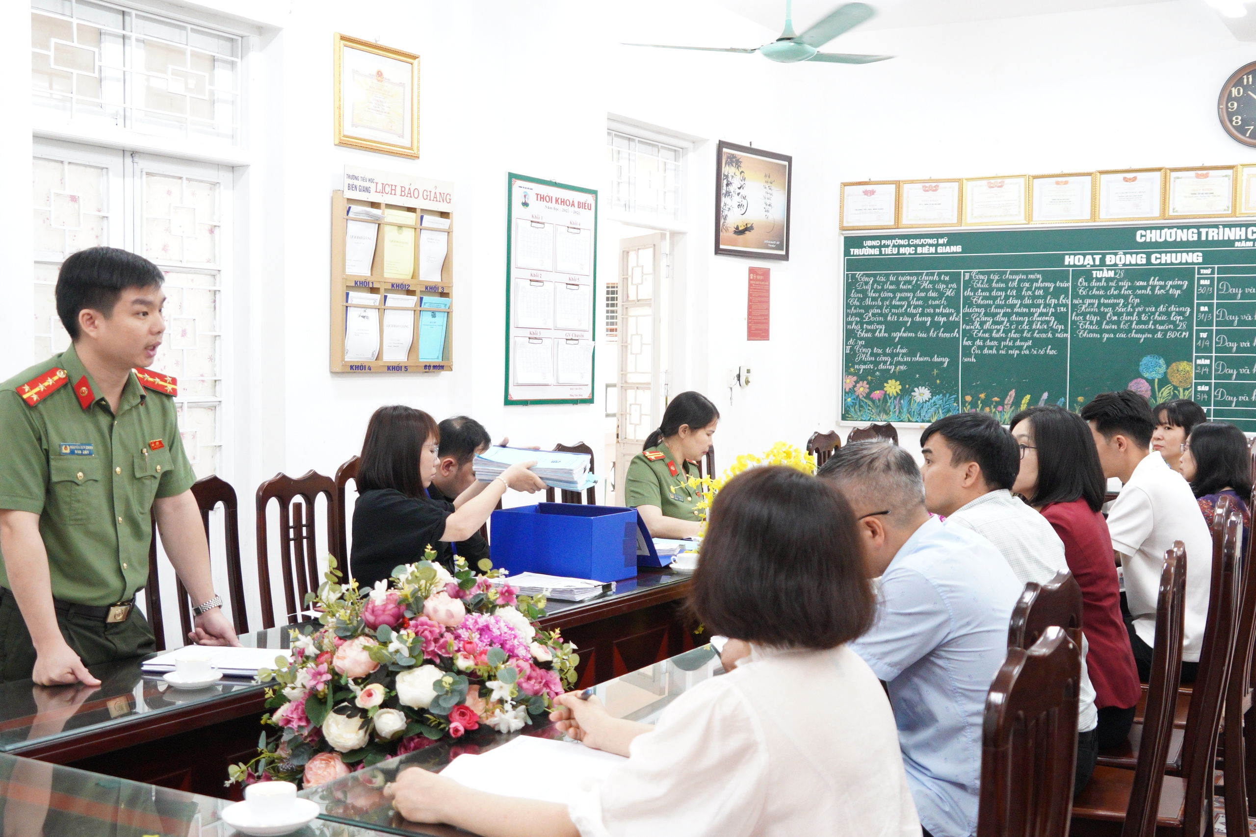 Đoàn liên ngành phường Chương Mỹ kiểm tra an toàn thực phẩm tại trường Tiểu học Phụng Châu và Tiểu học Biên Giang- Ảnh 15.