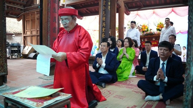 Lãnh đạo xã Hoài Đức dâng lễ tại các lễ hội truyền thống của quê hương- Ảnh 2.